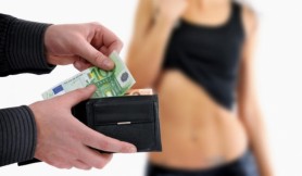 Două femei din Moldova, reținute în Franța pentru trafic de persoane prin exploatare sexuală